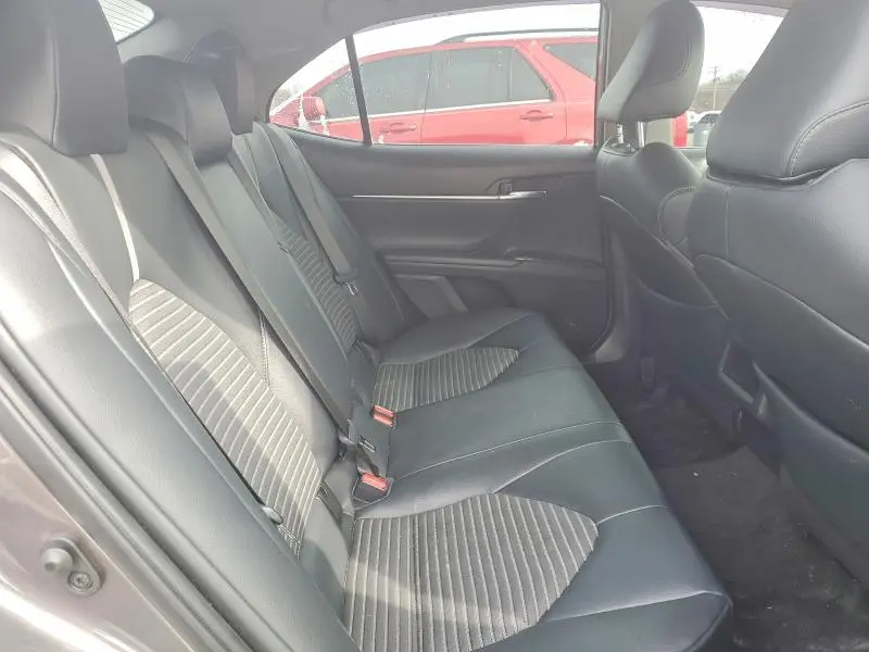 2019 TOYOTA CAMRY SE  