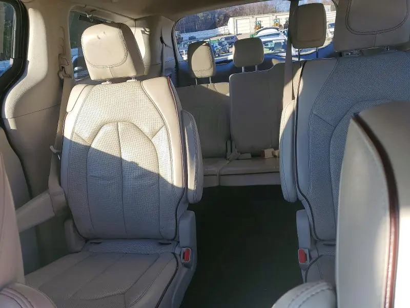 2017 CHRYSLER PACIFICA LIMITED  