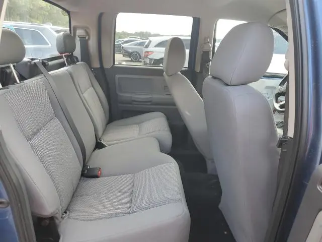 2011 DODGE DAKOTA SLT  