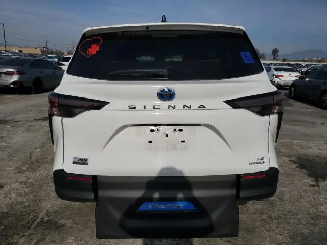 2024 TOYOTA SIENNA LE  