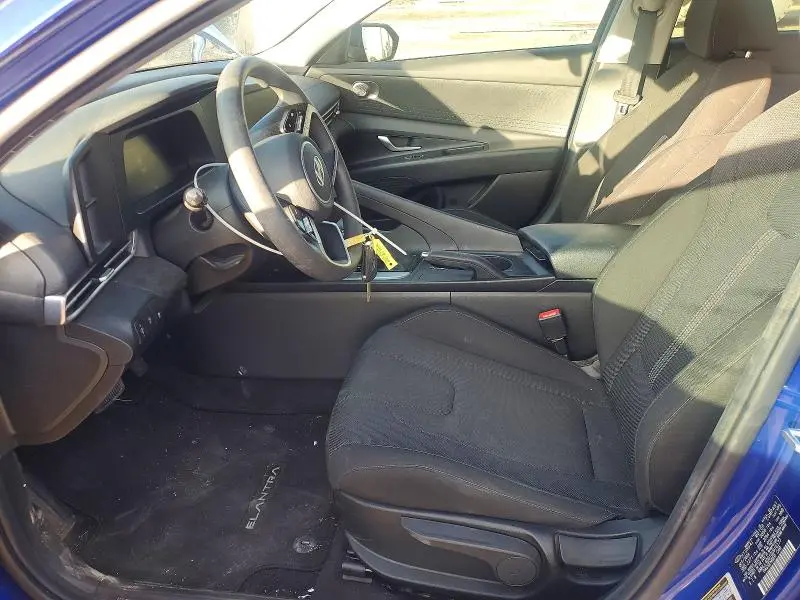 2025 HYUNDAI ELANTRA SE  