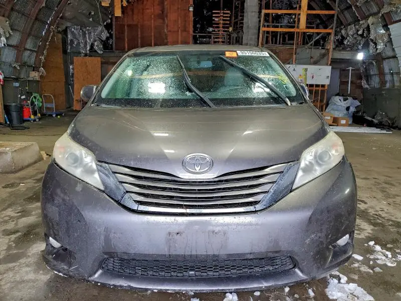 2011 TOYOTA SIENNA XLE  