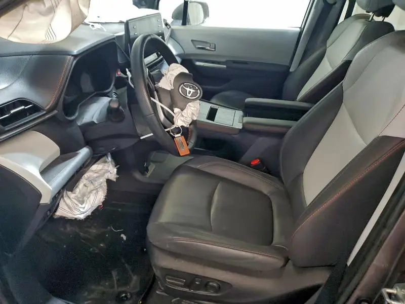 2022 TOYOTA SIENNA XSE  
