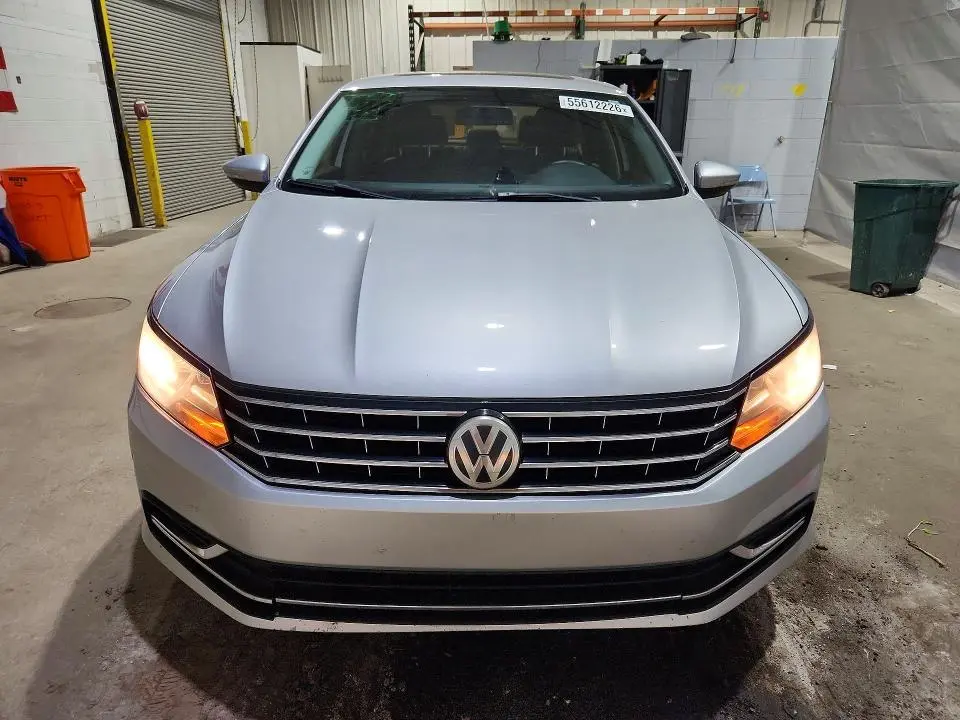 2017 VOLKSWAGEN PASSAT SE  