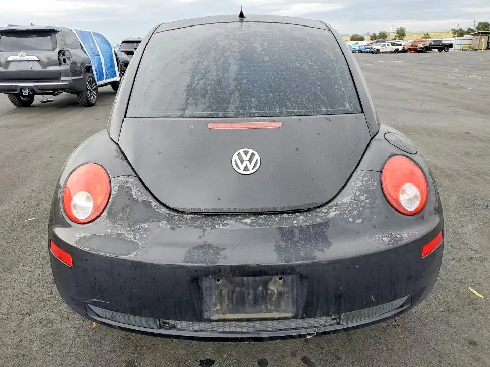 2010 VOLKSWAGEN NEW BEETLE   