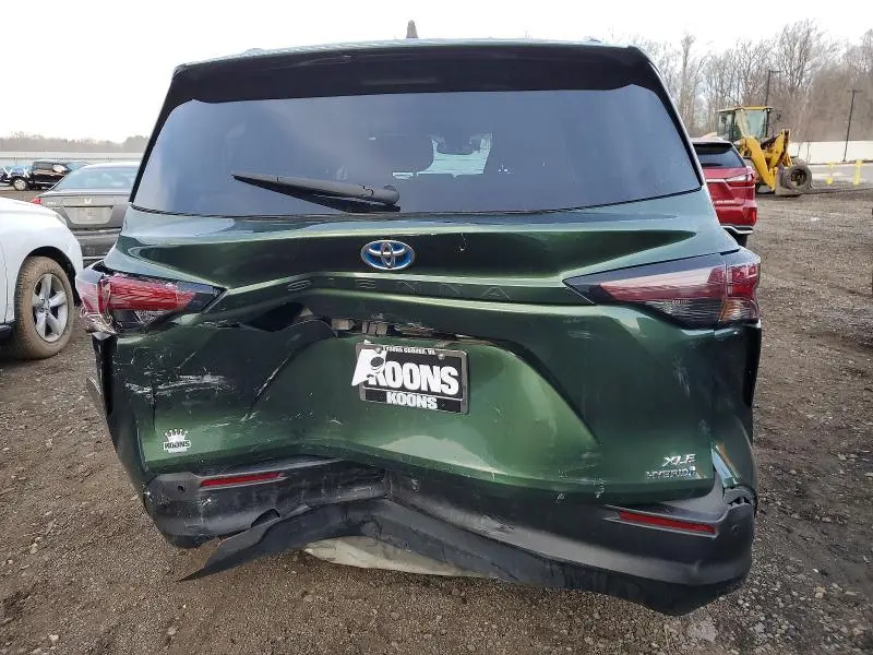 2023 TOYT SIENNA XLE   