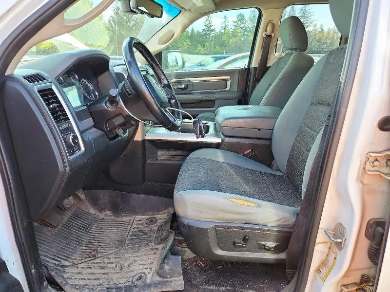 2016 RAM 1500 SLT  