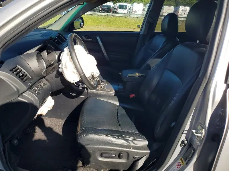 2011 TOYOTA HIGHLANDER SE  