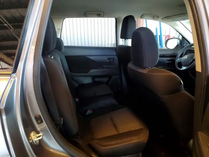 2019 MITSUBISHI OUTLANDER SE  