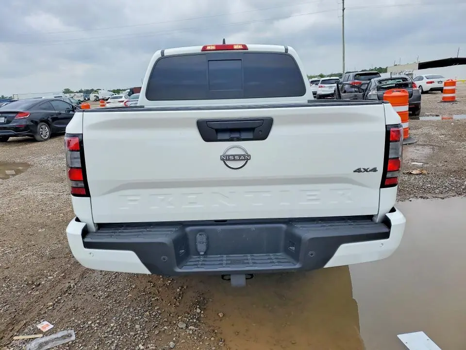 2022 NISSAN FRONTIER SV  