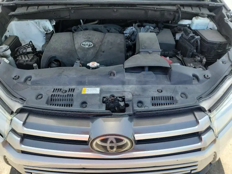 2019 TOYOTA HIGHLANDER XLE  