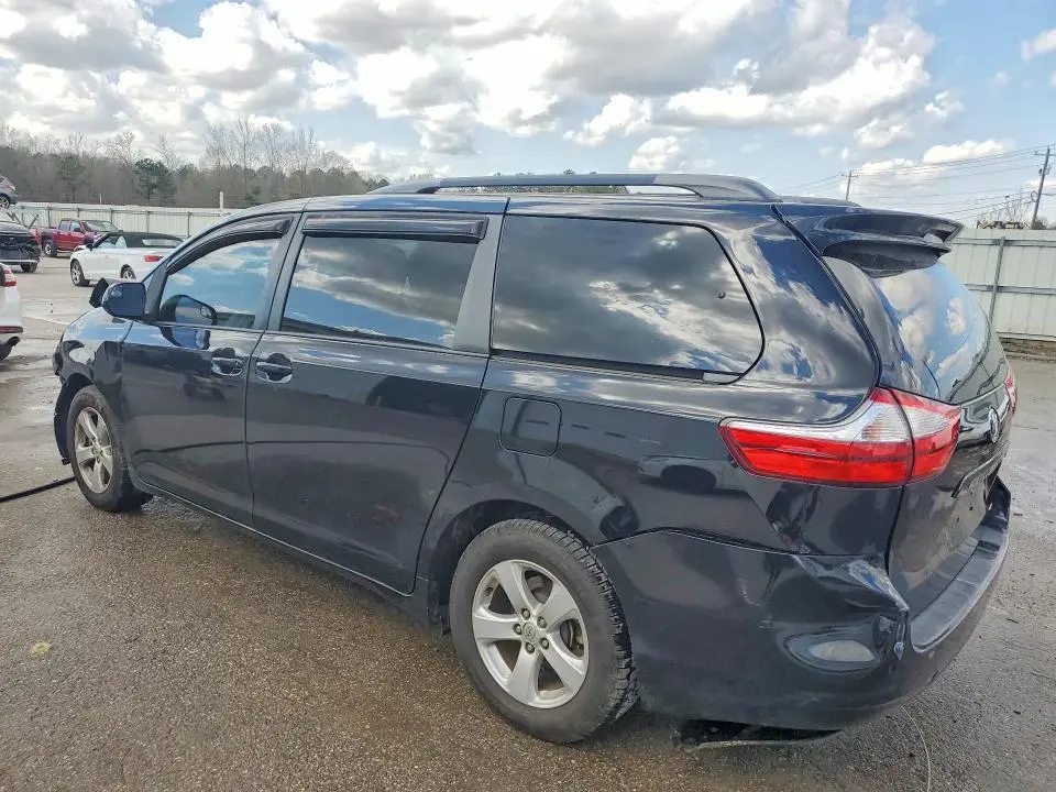 2015 TOYOTA SIENNA LE 8-PASSENGER  