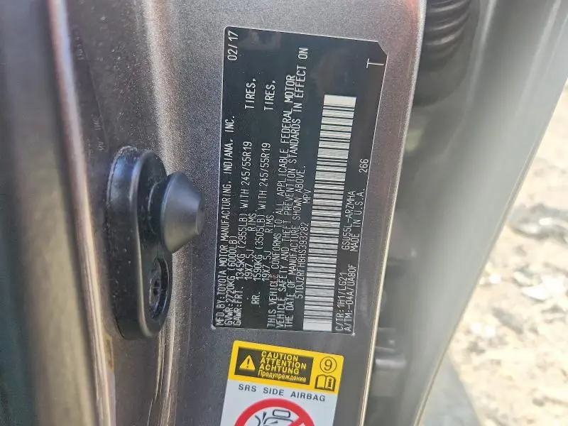 2017 TOYOTA HIGHLANDER SE  