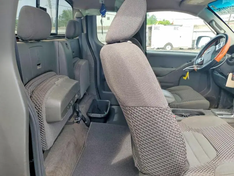 2015 NISSAN FRONTIER SV V6  