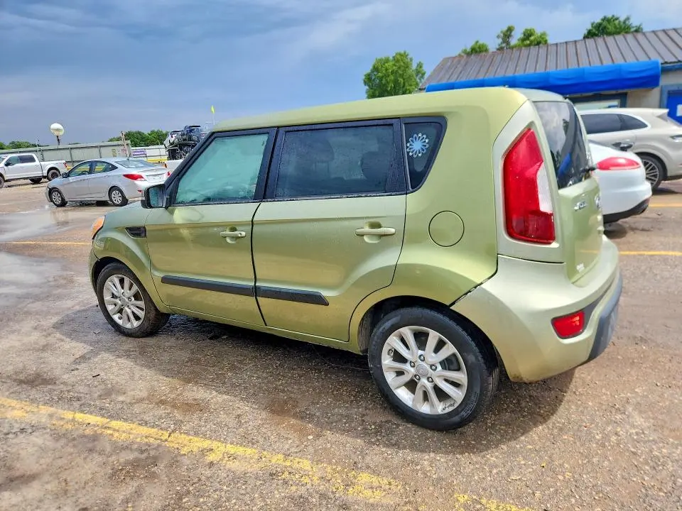 2013 KIA SOUL +  