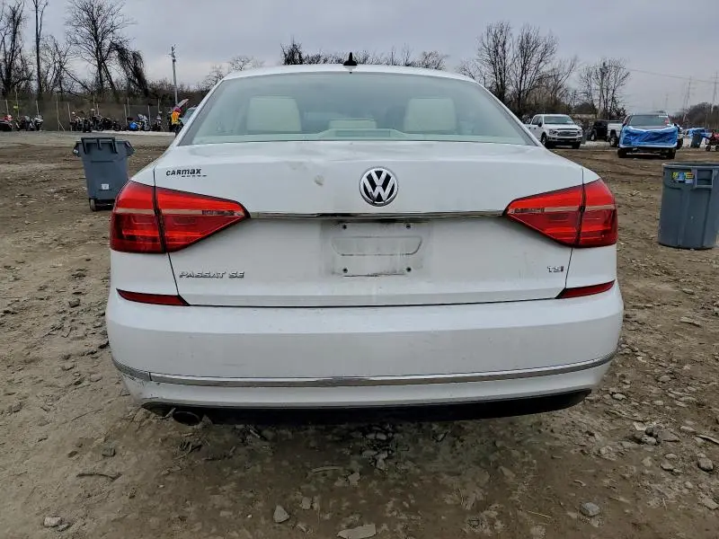 2016 VOLKSWAGEN PASSAT SE  
