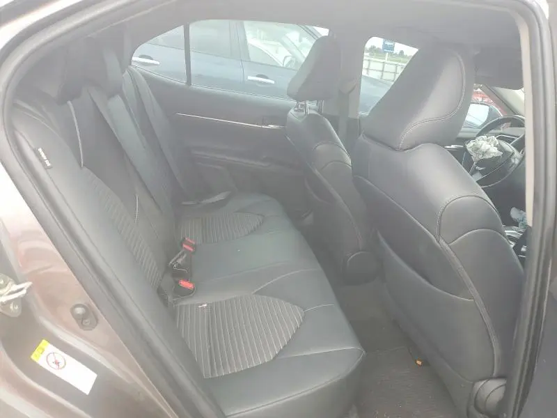 2018 TOYOTA CAMRY SE  