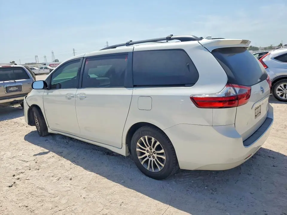 2020 TOYOTA SIENNA XLE 8-PASSENGER  