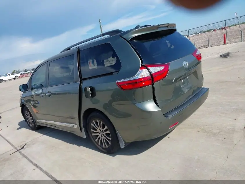 2019 TOYOTA SIENNA XLE 8 PASSENGER