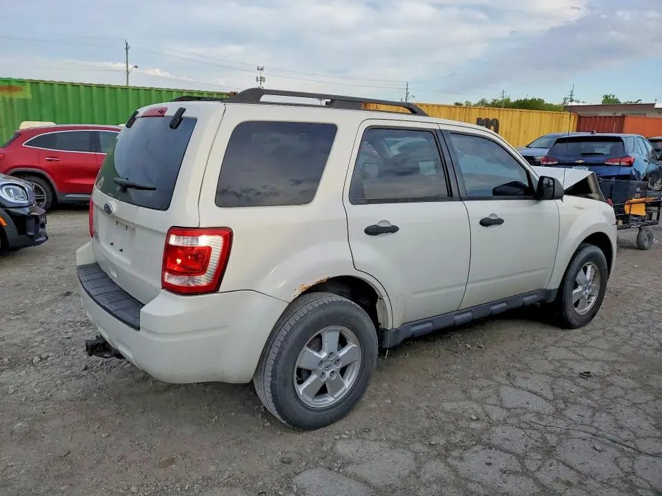 2011 FORD ESCAPE XLT  