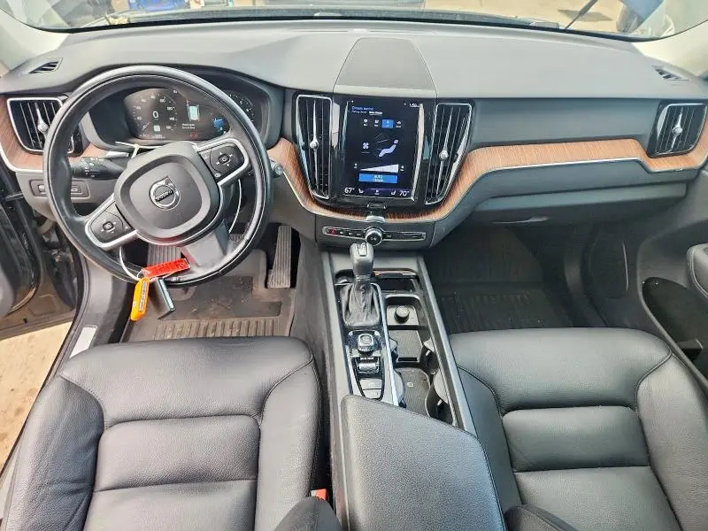 2021 VOLVO XC60 T5 MOMENTUM  