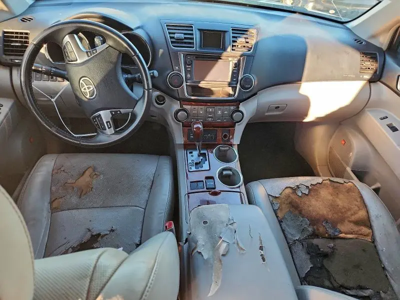 2013 TOYOTA HIGHLANDER LIMITED  