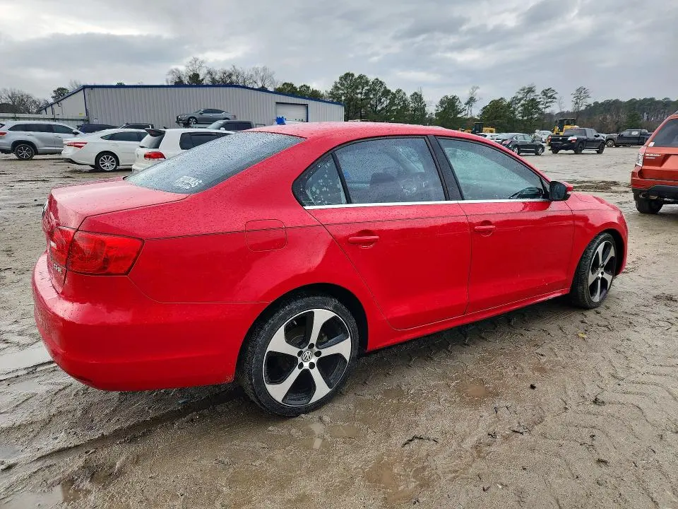 2013 VOLKSWAGEN JETTA SE  