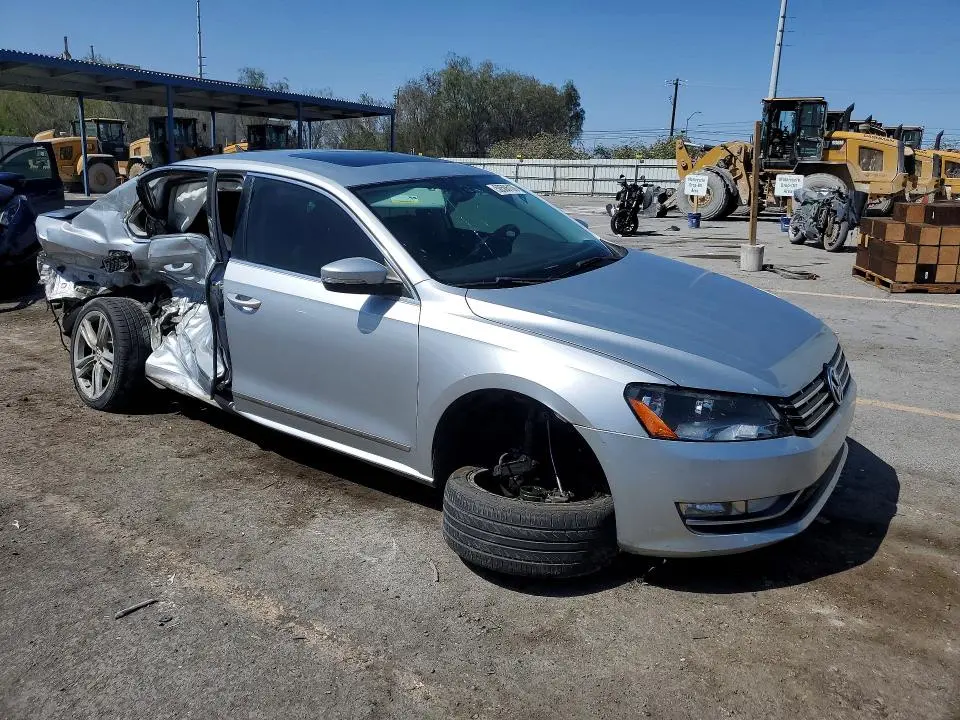 2015 VOLKSWAGEN PASSAT SE  