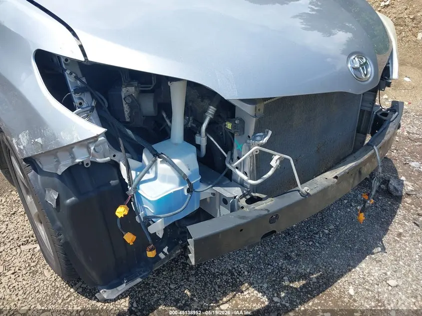 2012 TOYOTA SIENNA LE V6 8 PASSENGER