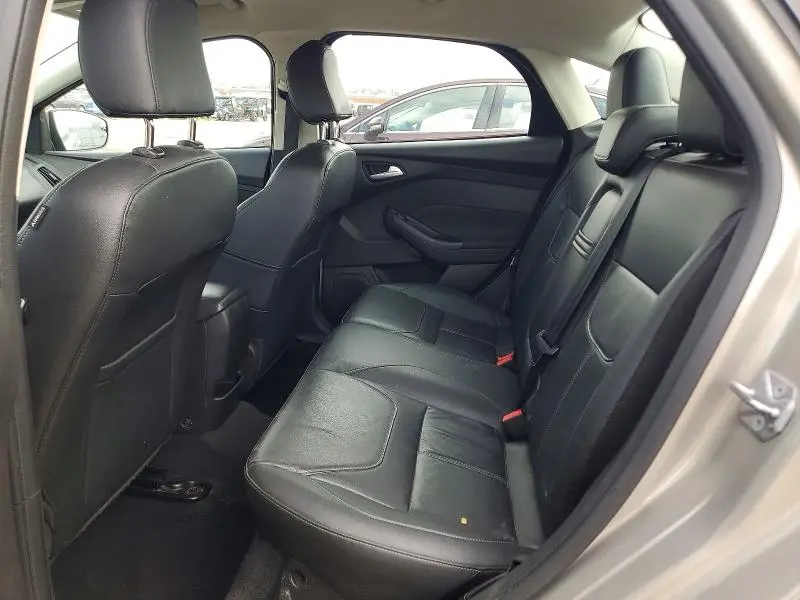 2015 FORD FOCUS SE  