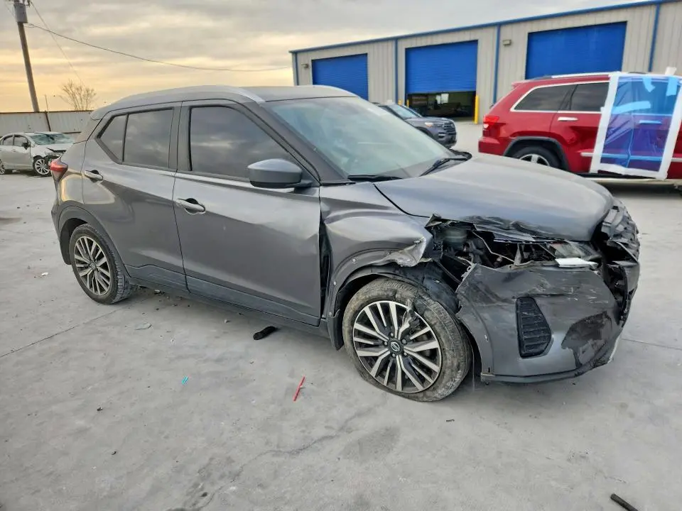 2021 NISSAN KICKS SV  
