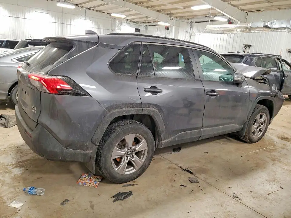 2022 TOYOTA RAV4 XLE  