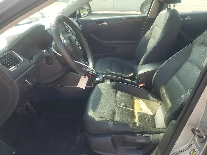 2011 VOLKSWAGEN JETTA SE  