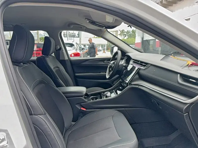 2023 JEEP GRAND CHEROKEE L LAREDO  