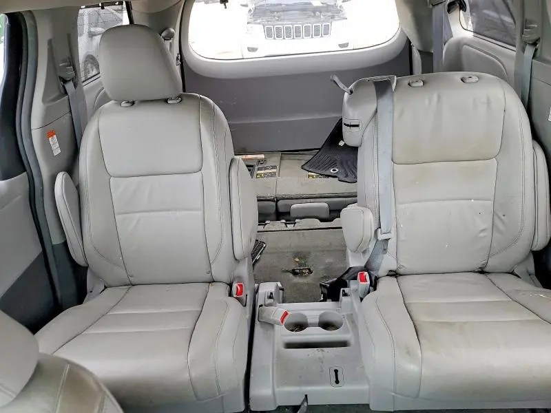 2015 TOYOTA SIENNA XLE 8-PASSENGER  