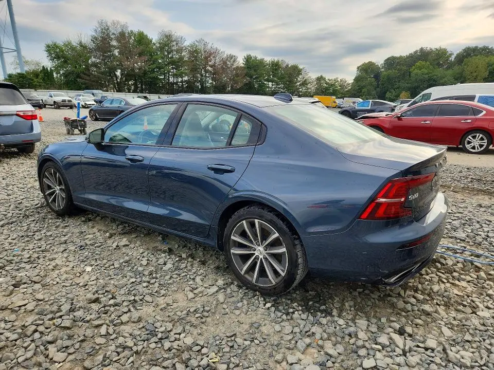 2022 VOLVO S60 B5 MOMENTUM  