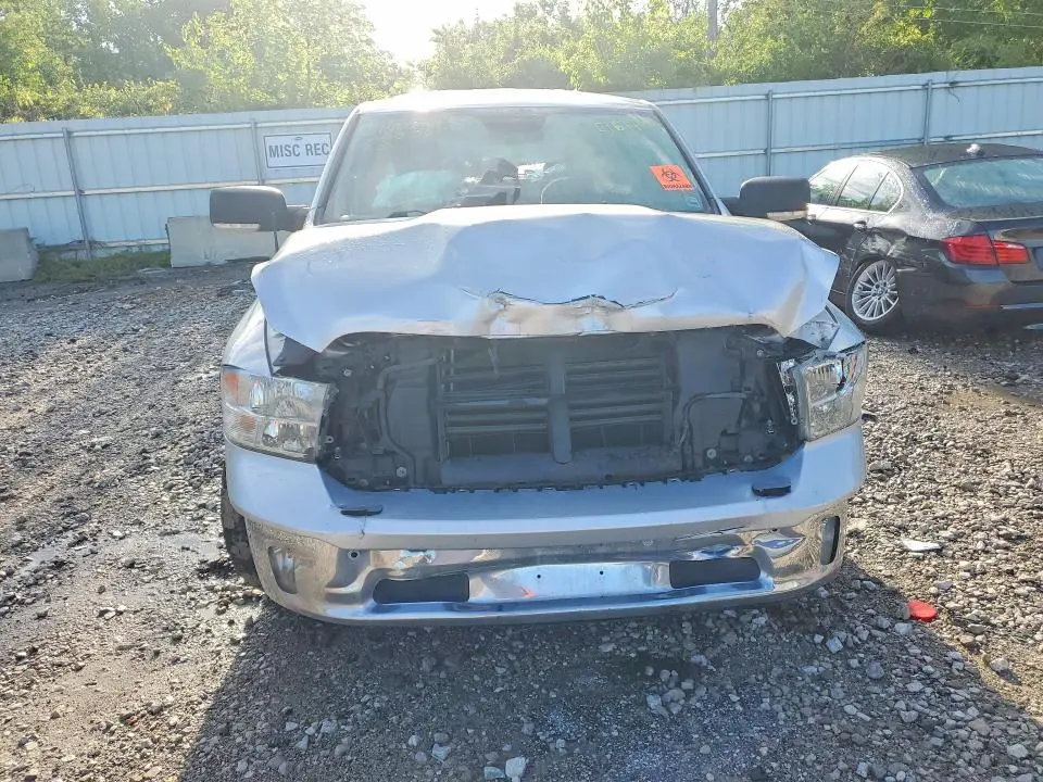 2017 RAM 1500 SLT  