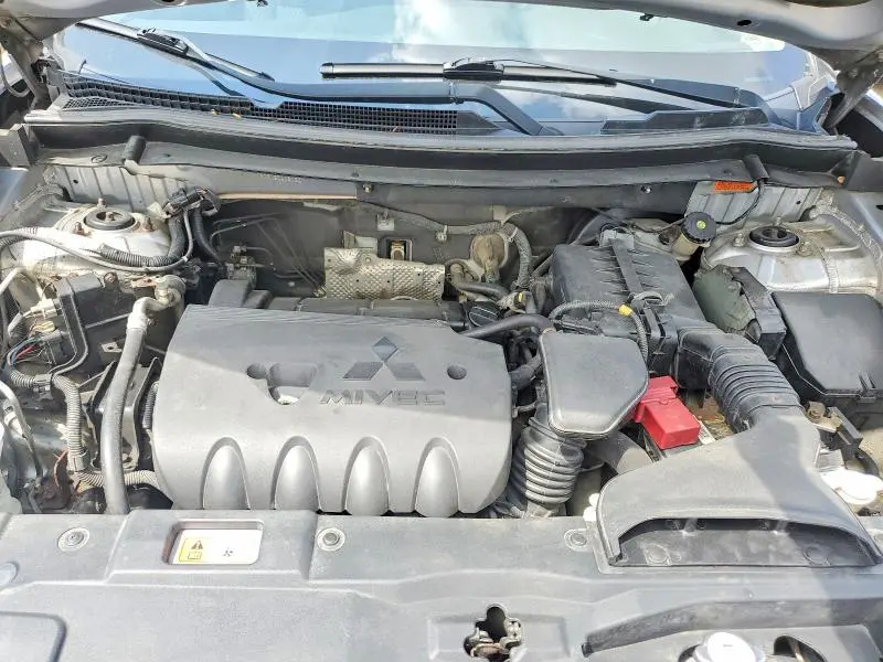 2014 MITSUBISHI OUTLANDER ES  