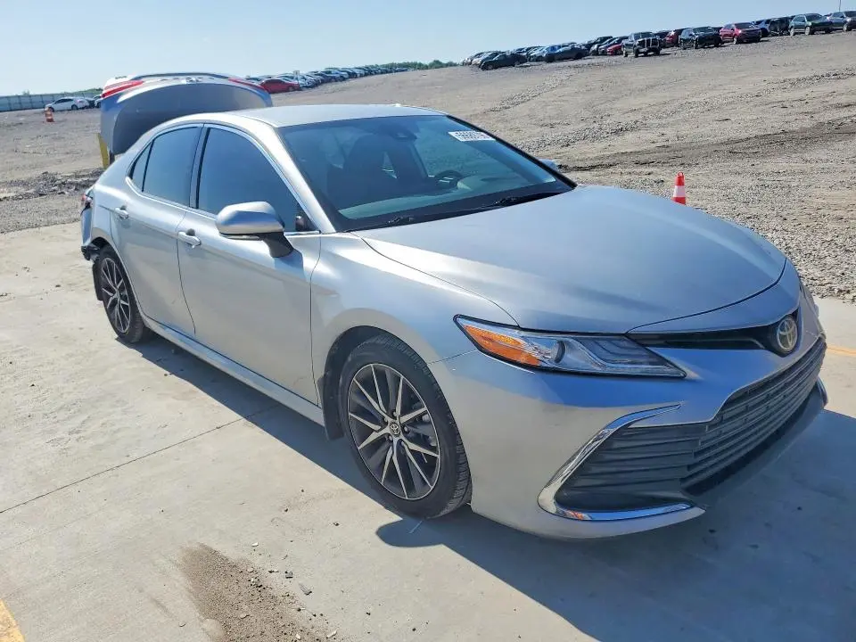 2023 TOYOTA CAMRY XLE  