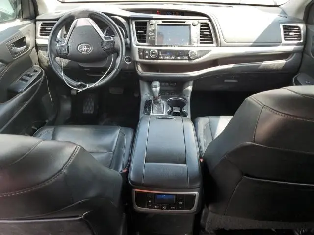 2018 TOYOTA HIGHLANDER SE  