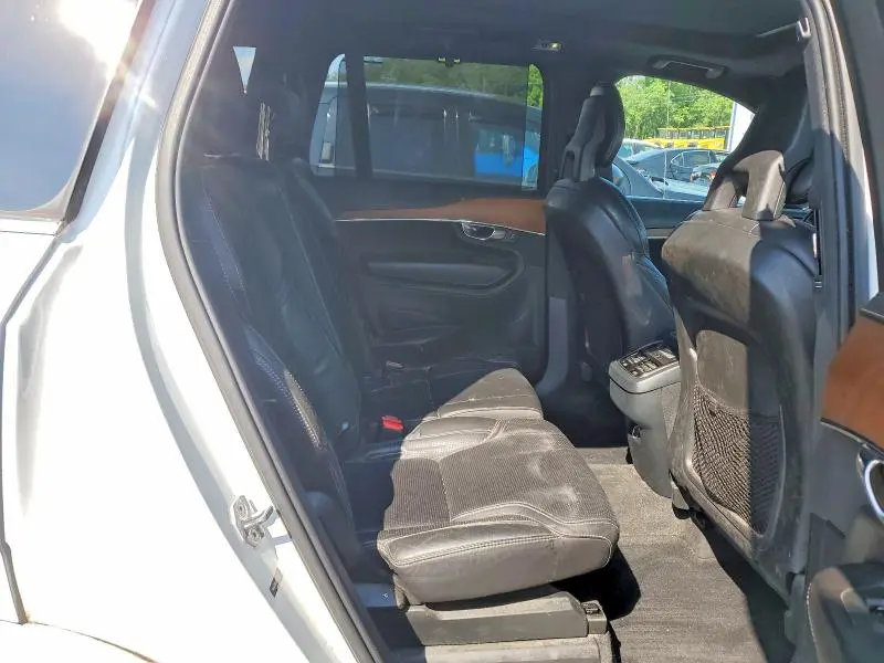 2017 VOLVO XC90 T6  