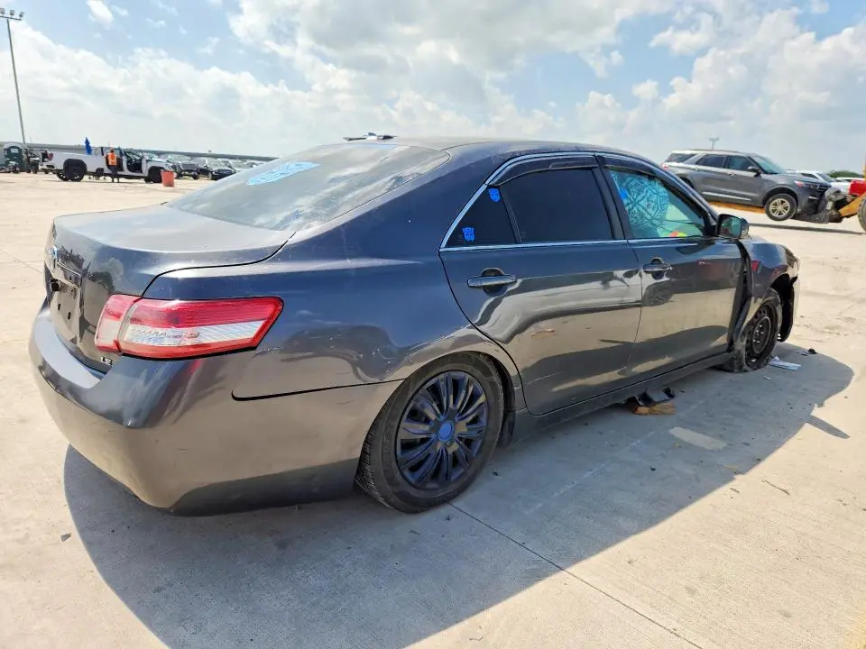 2011 TOYOTA CAMRY LE  