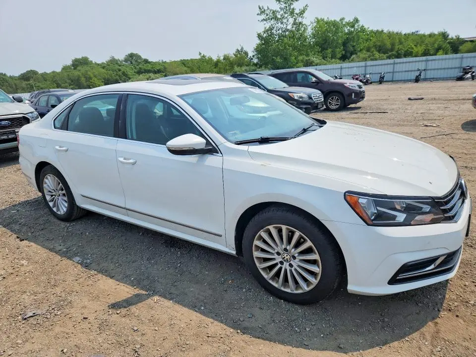 2016 VOLKSWAGEN PASSAT SE  