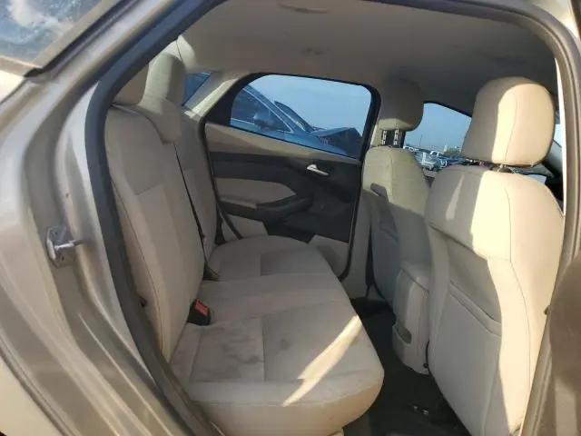 2016 FORD FOCUS SE  