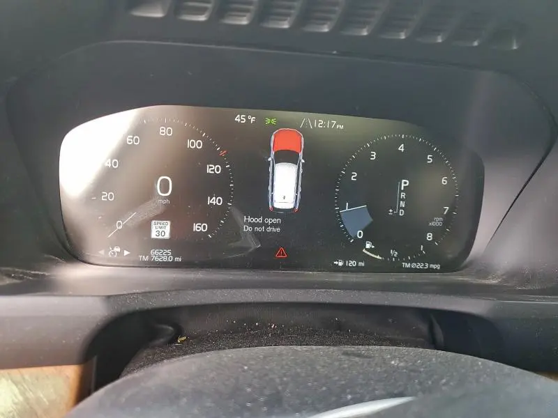 2021 VOLVO XC90 T6 MOMENTUM  