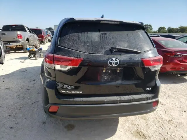2017 TOYOTA HIGHLANDER SE