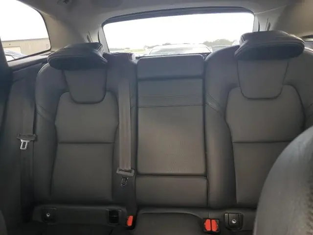 2020 VOLVO XC60 T6 MOMENTUM  