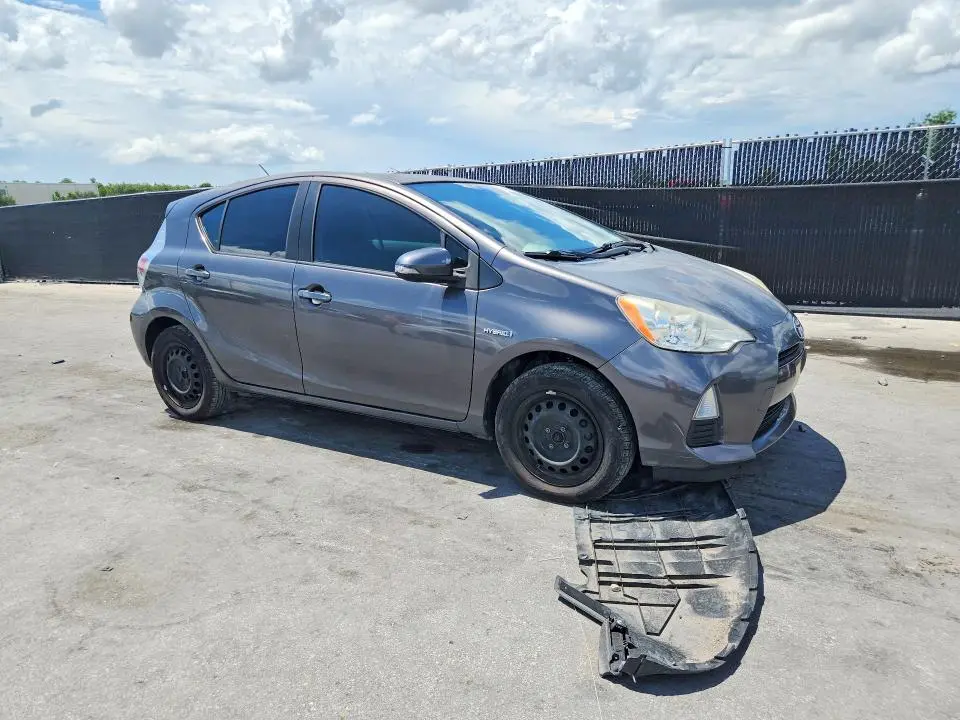 2013 TOYOTA PRIUS C TWO  
