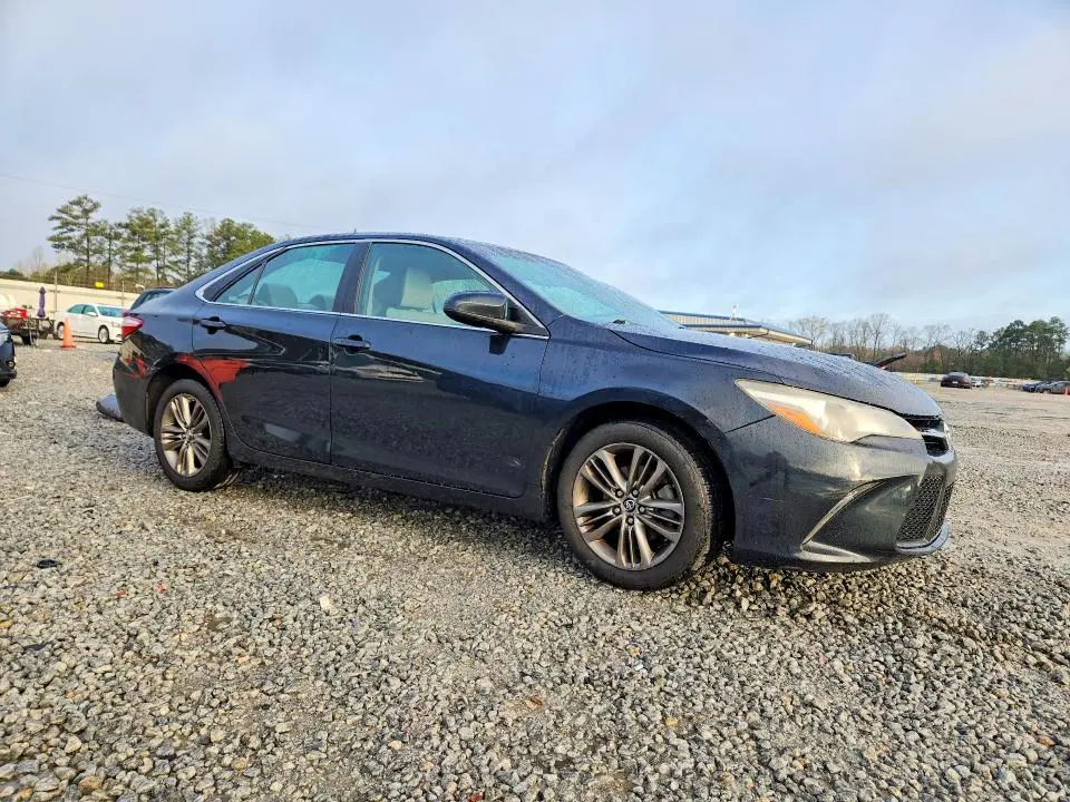2016 TOYOTA CAMRY SE  
