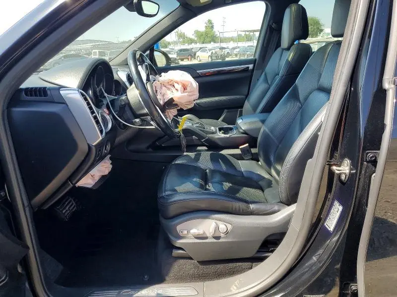 2015 PORSCHE CAYENNE   